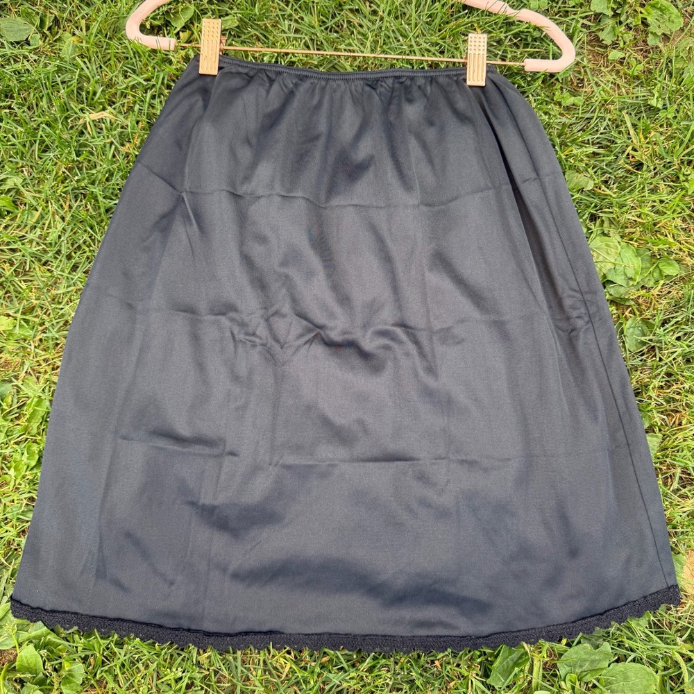 Adonna Half Slip Medium Black Antron Nylon Lace Trim Vintage Knee Length 3829